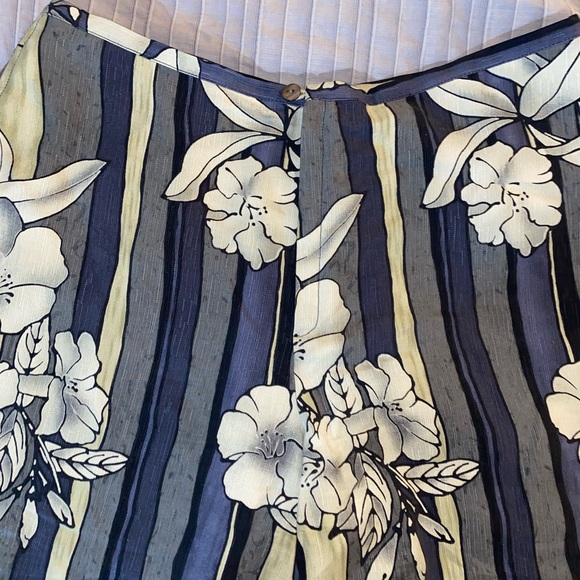 Vintage style Tommy Bahama Capris - Picture 2 of 5